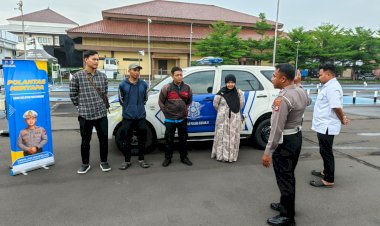 melalui-kegiatan-Polantas-Menyapa,-anggota-Satpas-Satlantas-Polresta-Sidoarjo-berikan-edukasi-masyarakat