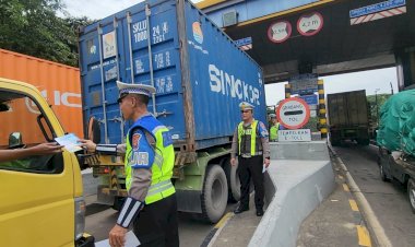 Operasi-Keselamatan-Semeru-2026-Ditlantas-Polda-Jatim-Tertibkan-Penggunaan-Lajur-Jalan-Tol