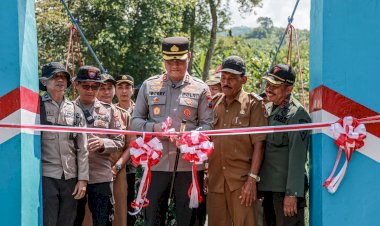 Kapolres-Jember-Resmikan-Jembatan-Merah-Putih-Presisi,-Akses-Warga-di-Dua-Kecamatan-Jadi-Lebih-Aman