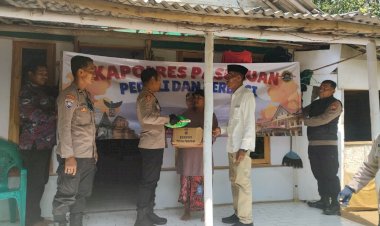 Polri-Untuk-Masyarakat-:-Kapolres-Pasuruan-Blusukan-Salurkan-Bansos-untuk-Warga