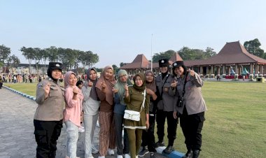 Polwan-Polresta-Sidoarjo-Humanis-dalam-Pengamanan-Car-Free-Day-Alun-alun