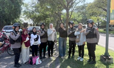 Polwan-Polresta-Sidoarjo-Beri-Imbauan-Keselamatan-kepada-Siswa-SDN-Jati-yang-Akan-Study-Tour