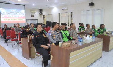 Polres-Probolinggo-Perkuat-Silaturahmi,-Ajak-Mahasiswa-dan-Komunitas-Ojol-Nobar-Piala-Dunia