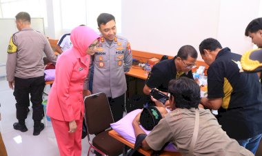 Senyum-Bahagia-Warnai-Hari-Bhayangkara-ke-80-Saat-Polres-Ngawi-Layani-Ratusan-Anak-Khitanan-Massal