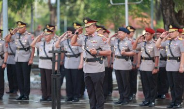 Polda-Jatim-Ziarah-dan-Tabur-Bunga-di-TMP-Kenang-Jasa-Pahlawan-Jelang-Hari-Bhayangkara-ke-80