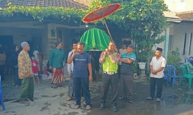 Bhabinkamtibmas-Polsek-Krian-Takziah-dan-Antar-Jenazah-Warga