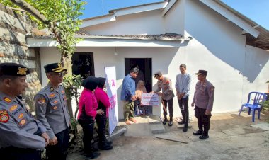 Hari-Bhayangkara-ke--80-Polres-Ngawi-Bedah-Dua-Rumah-Jadi-Layak-Huni-Hadirkan-Senyum-dan-Harapan-Warga