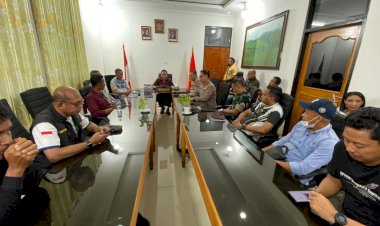 Bupati-Flores-Timur-Beserta-Kapolres,-Dandim,-Ketua-DPRD-serta-Kedua-Kepala-Desa-Satukan-Langkah-Wujudkan-Percepatan-Perdamaian-Dua-Desa-yang-Berselisih