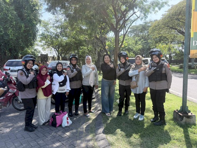 Polwan Polresta Sidoarjo Beri Imbauan Keselamatan kepada Siswa SDN Jati yang Akan Study Tour