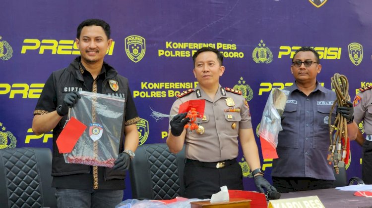 Polres Bojonegoro Amankan Tersangka Pengoplos LPG Subsidi 3 Kg dan Ratusan Tabung Gas