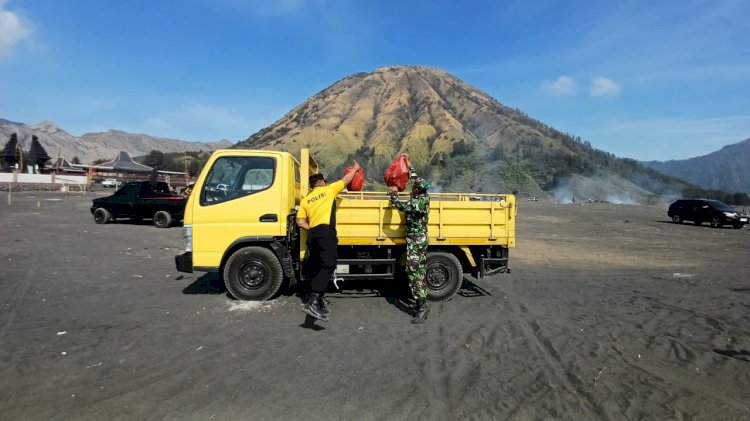 Polres Probolinggo Gelar Bakti Bersih di Gunung Bromo Usai Yadnya Kasada