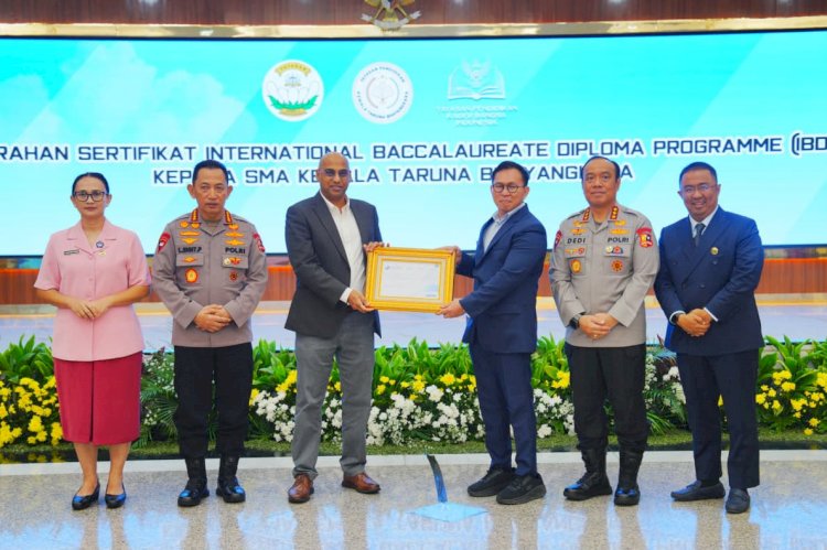 Terima Sertifikat IBDP SMA KTB, Kapolri: Cetak Generasi Muda untuk Wujudkan Indonesia Emas 2045
