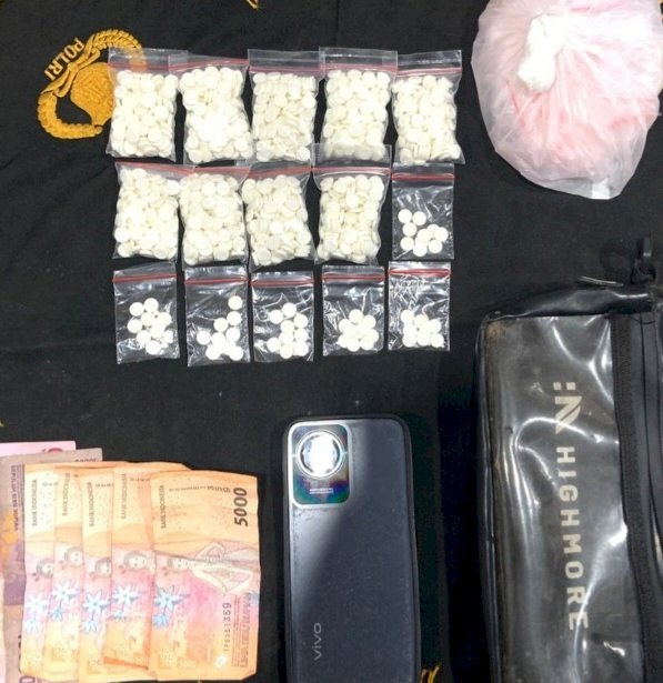 Polres Lumajang Amankan Dua Tersangka Pengedar Okerbaya, Sita Puluhan Ribu Butir Pil Logo Y