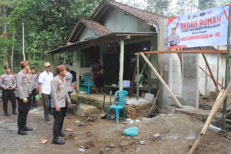 Hari Bhayangkara ke-80: Polres Probolinggo Turun ke Pelosok Desa Salurkan Bansos Bedah Rumah